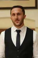 Tedo Bekhauri interpretando a Tedo