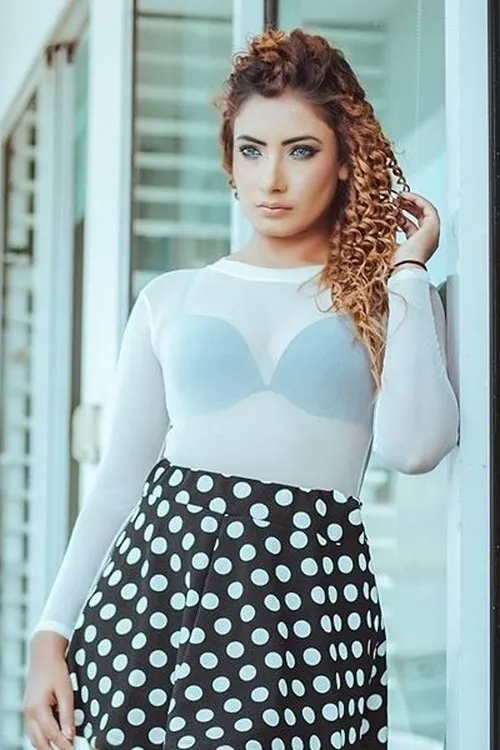 Teena Shanell Fernando interpretando a Pavani