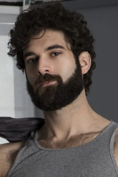 Tegan Zayne interpretando a 