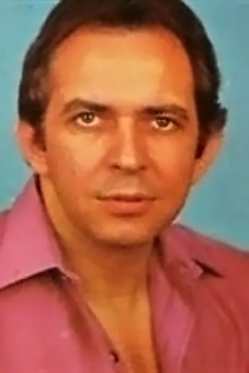 Telis Zotos interpretando a Aris Stalidis