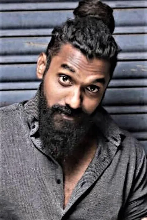 Temper Vamsi interpretando a 