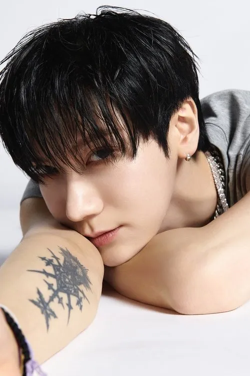 Ten Lee interpretando a Self