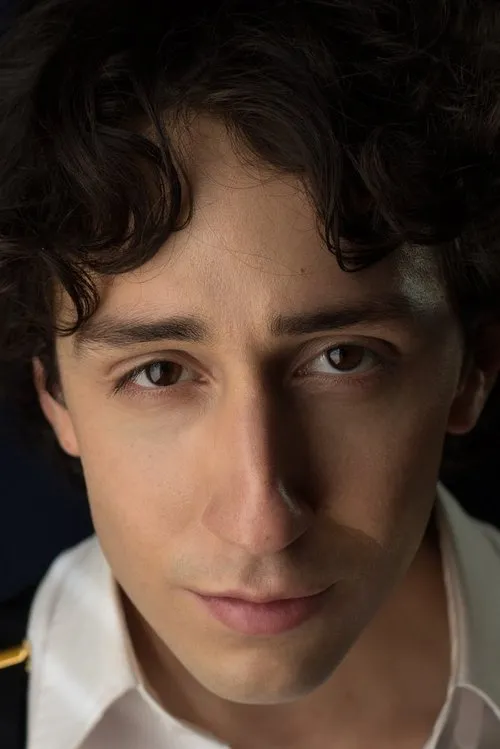 Teo Olivares interpretando a Brian Bund