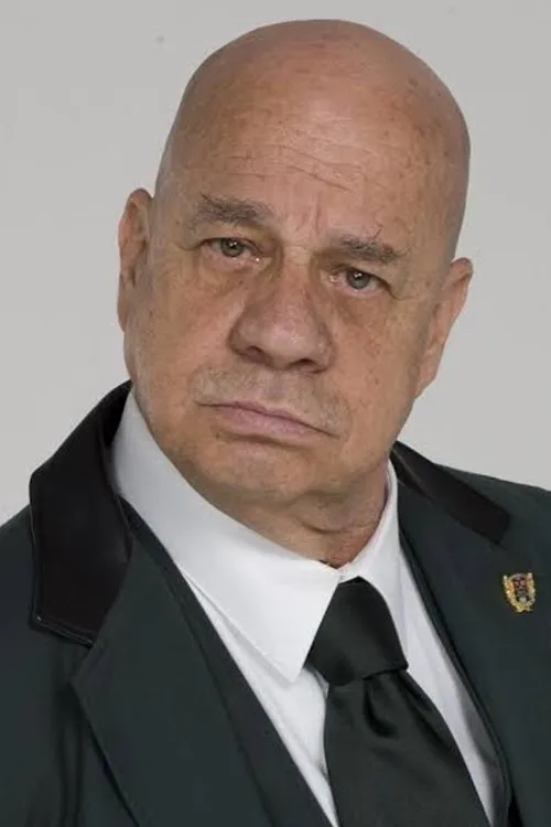 Teo Tapia interpretando a Himself