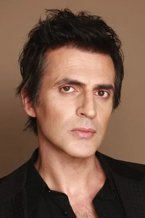 Nolan Hemmings ha trabajado con Teoman en 1 ocasiones