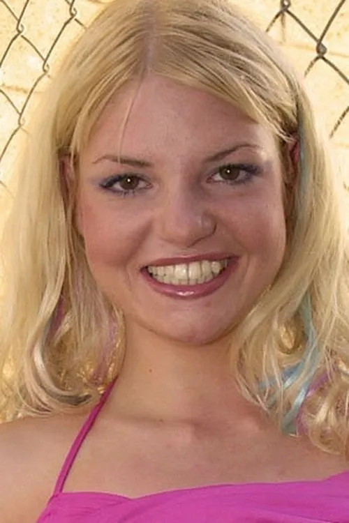 Teoni interpretando a 