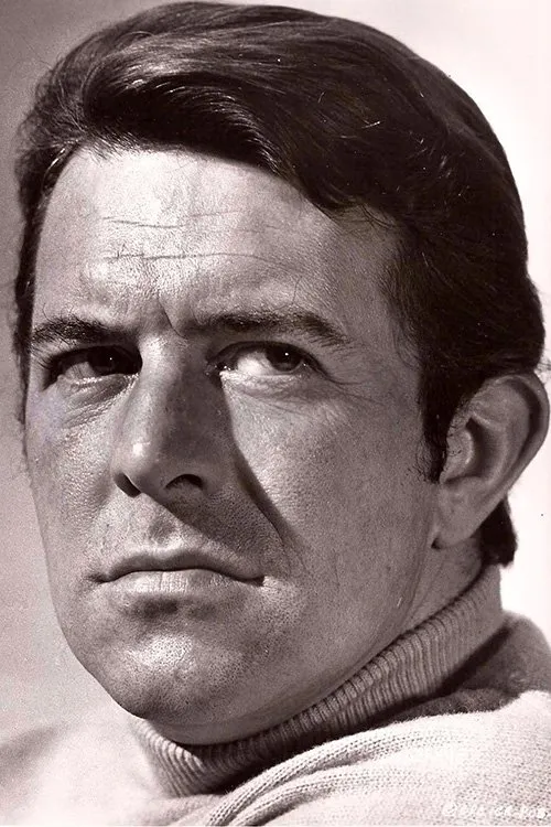 Terence Cooper interpretando a Jack Macready