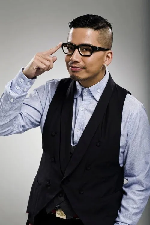 Terence Tsui interpretando a Yau Yue Ching