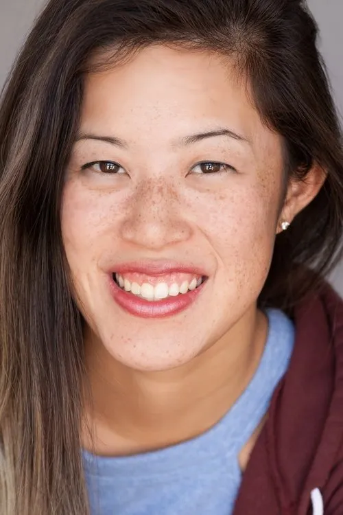 Teresa Lee interpretando a Micky