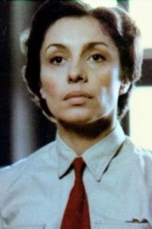 Teresa Marczewska interpretando a sedzia prowadzaca sledztwo w sprawie wybuchu