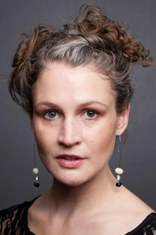 Tereza Hofová interpretando a Anna Hille