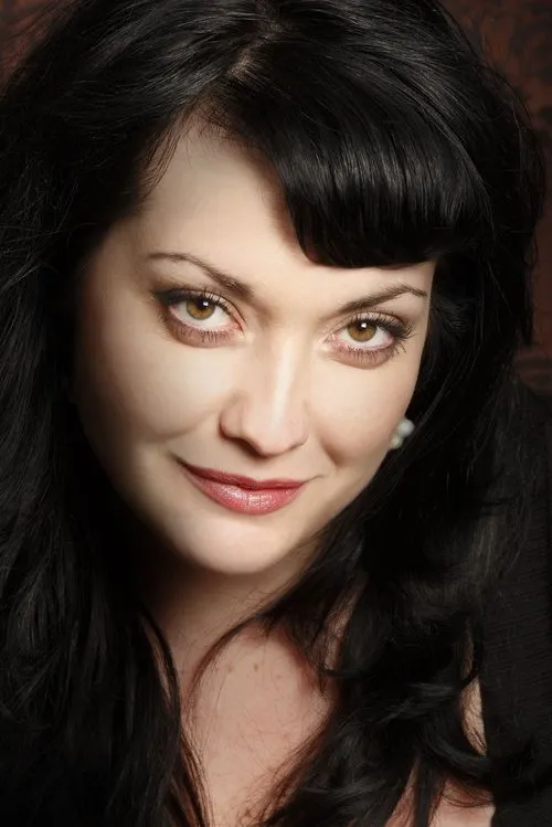 Terra Hazelton interpretando a Gina