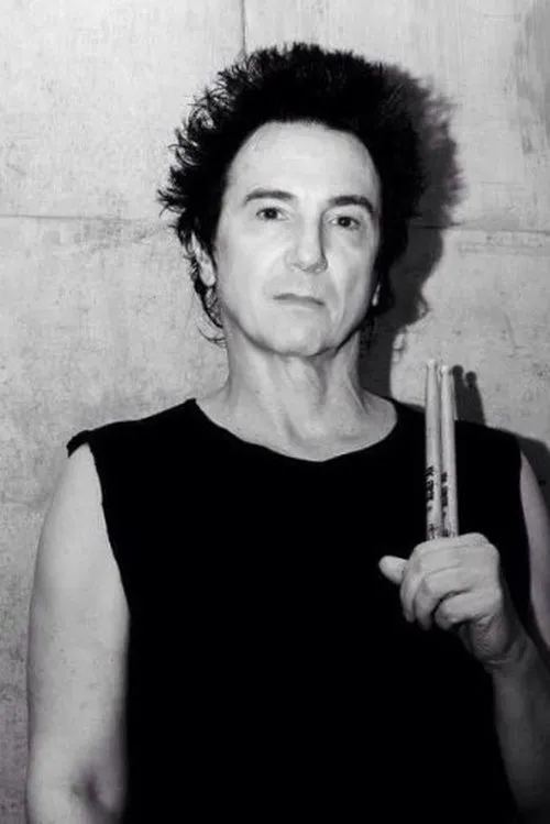 Adrian Belew ha trabajado con Terry Bozzio en 4 ocasiones