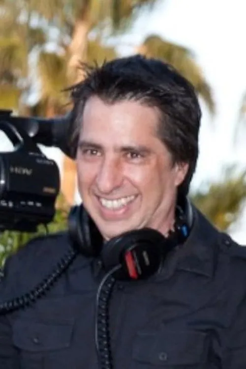 Terry Zarchi interpretando a Narrator