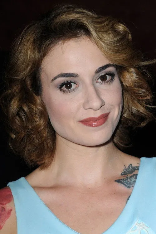 Tess Christiansen interpretando a Jade