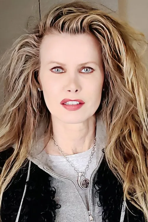 Tess Foltyn interpretando a Hanna