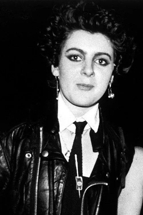 Tessa Pollitt interpretando a Self