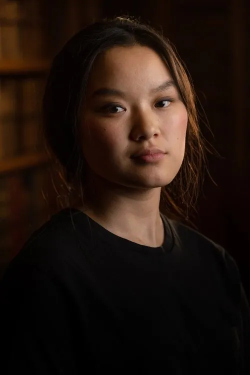 Thaddea Graham — personaje: Vivian Lim