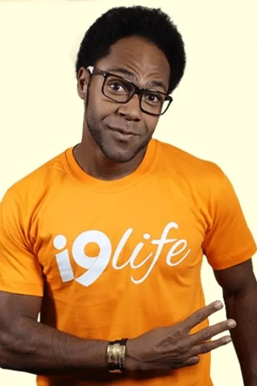 Thalles Roberto interpretando a Himself