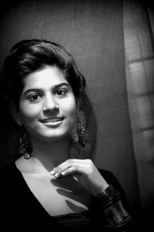 Geeta Bhaskar ha trabajado con Thanmai Bolt en 1 ocasiones