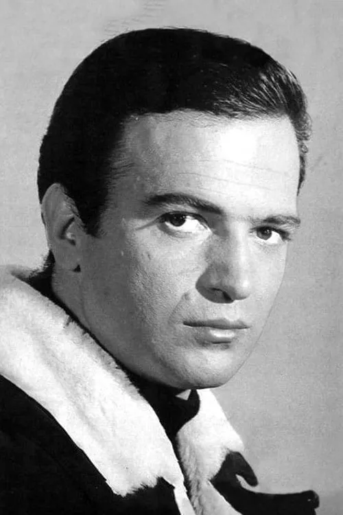 Thanos Leivaditis interpretando a Kosmas