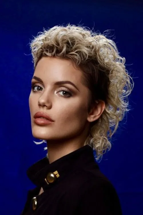 Thea Ulrich — personaje: Self