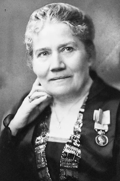 Julia Cederblad ha trabajado con Thecla Åhlander en 2 ocasiones