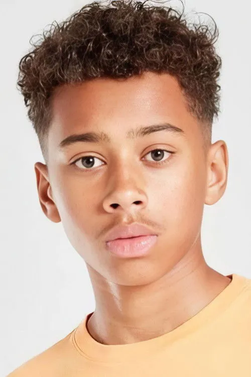 Theo Chapman — personaje: Harry