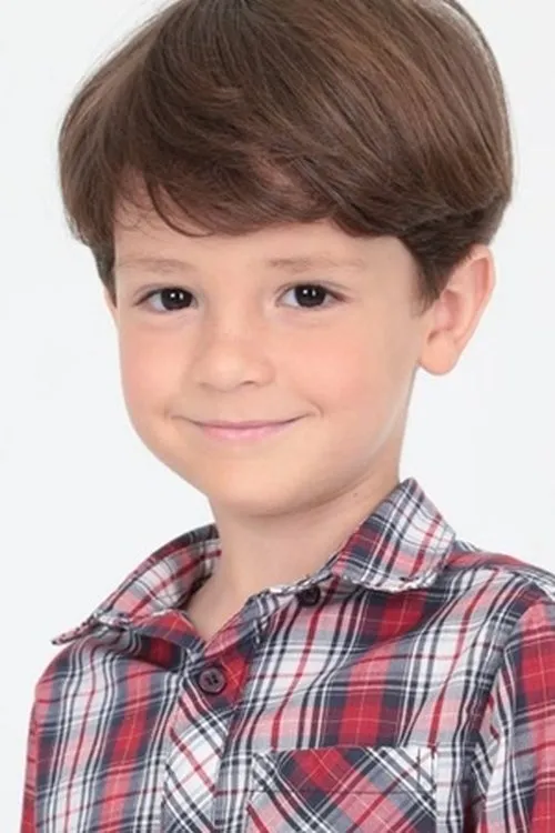 Théo Medon interpretando a Fabinho