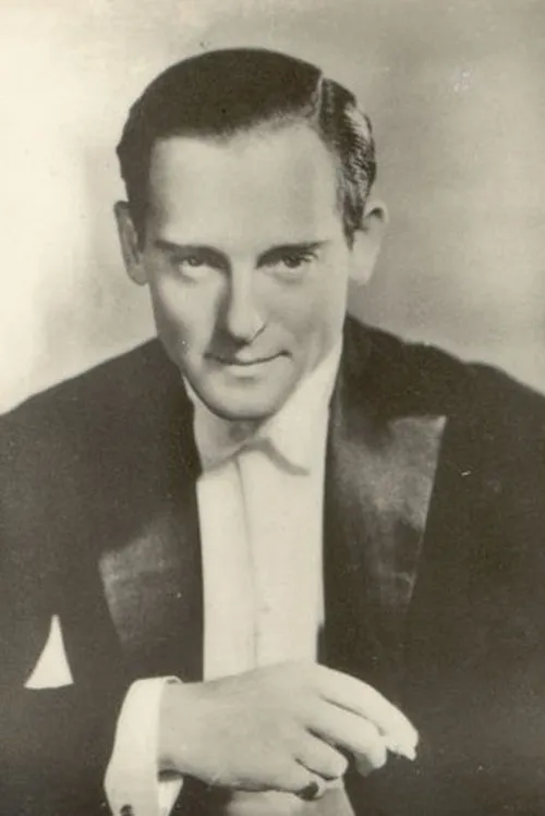 Theo Shall interpretando a Theo, ihr Neffe