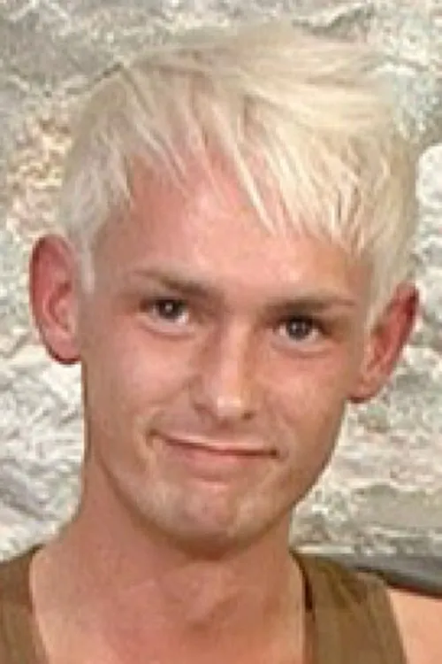 Theo interpretando a (archive footage)