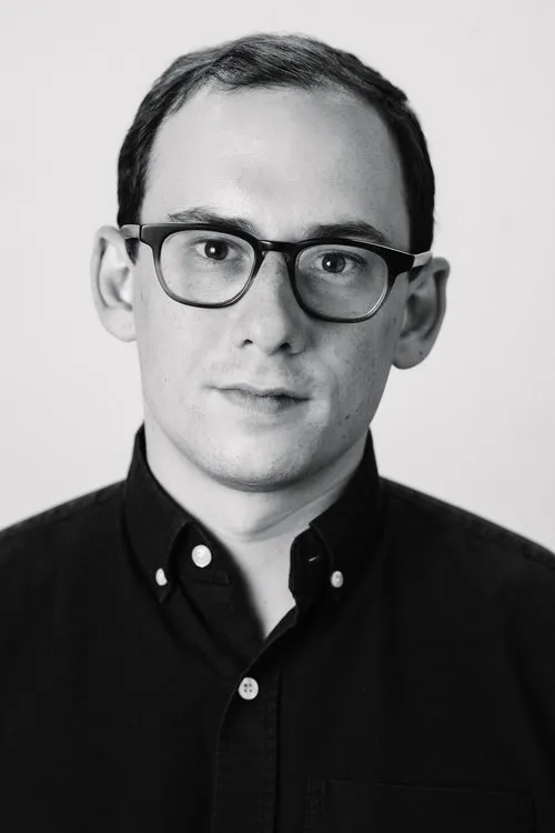 Theodore Schaefer interpretando a 