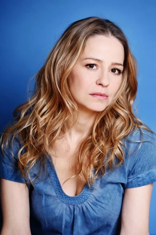 Theresa Scholze — personaje: Lisa Huber