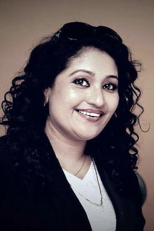 Thezni Khan interpretando a