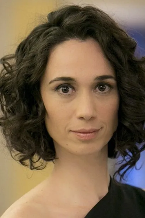 Thiare Maia interpretando a Elvira