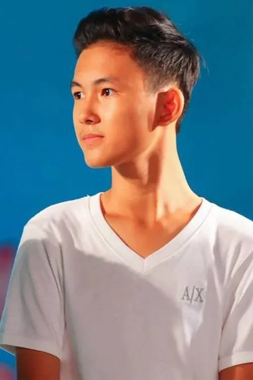 Thịnh Vinh interpretando a Thi?u