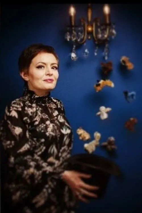 Thodora Katsifi interpretando a Maria