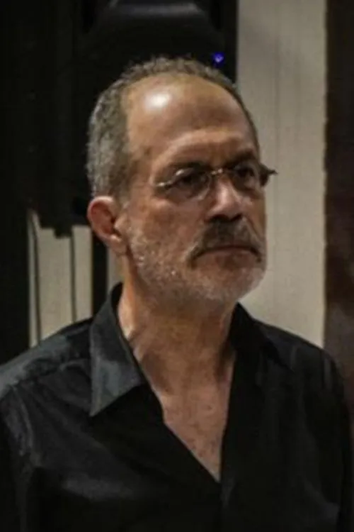 Thodoros Skourtas interpretando a Dimitrios