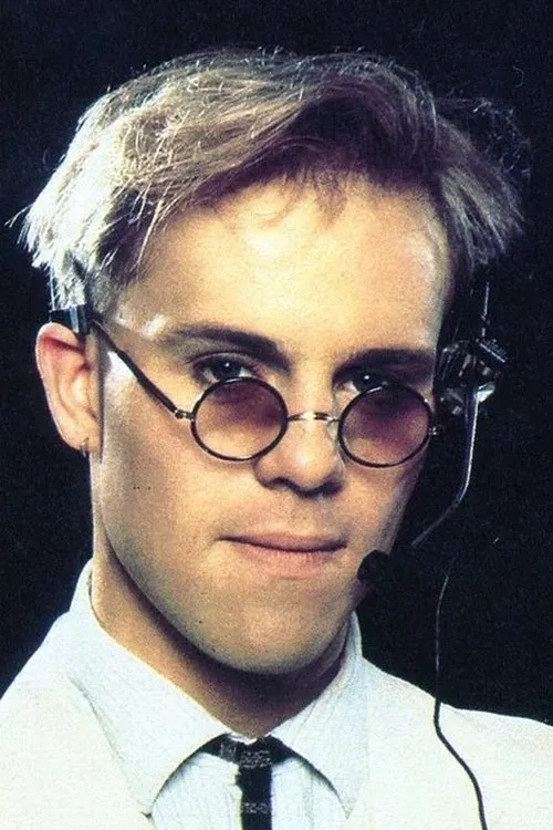 Thomas Dolby interpretando a Stanley