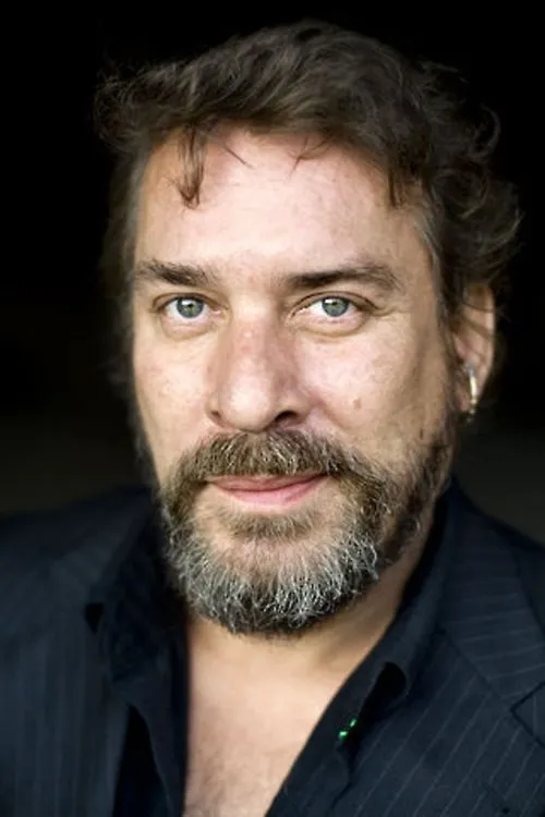 Thomas Eje interpretando a Helbig