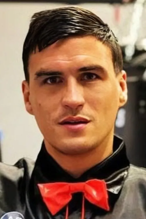 Thomas Faure interpretando a Self