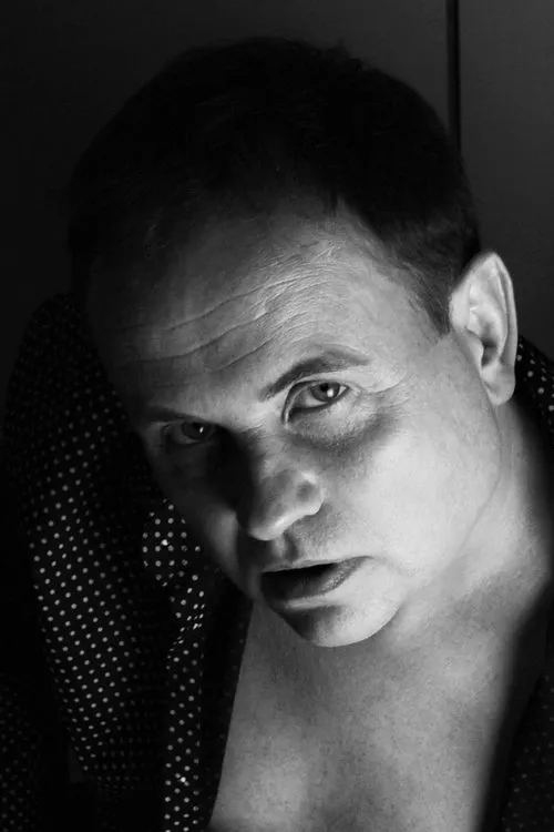 Thomas Goersch interpretando a Rafael / Husbnd