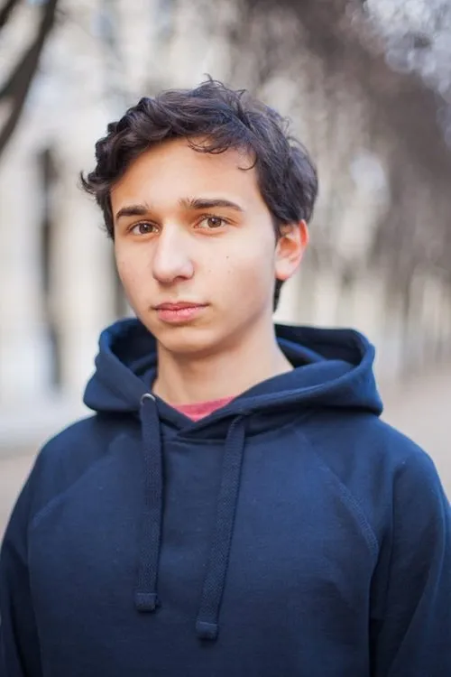 Thomas Guy interpretando a 