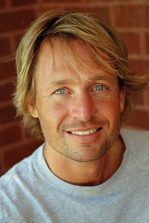 Thomas J. Post en su biografía y filmografía