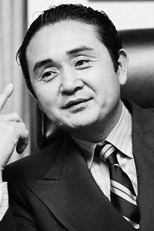 Thomas Noguchi interpretando a Self