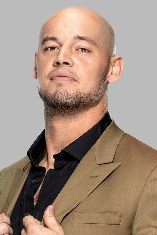 Thomas Pestock interpretando a Baron Corbin