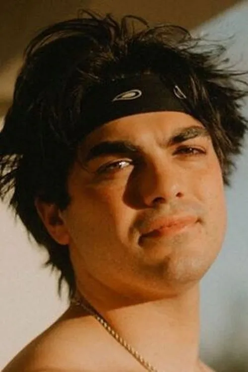 Thomas Petrou — personaje: Self