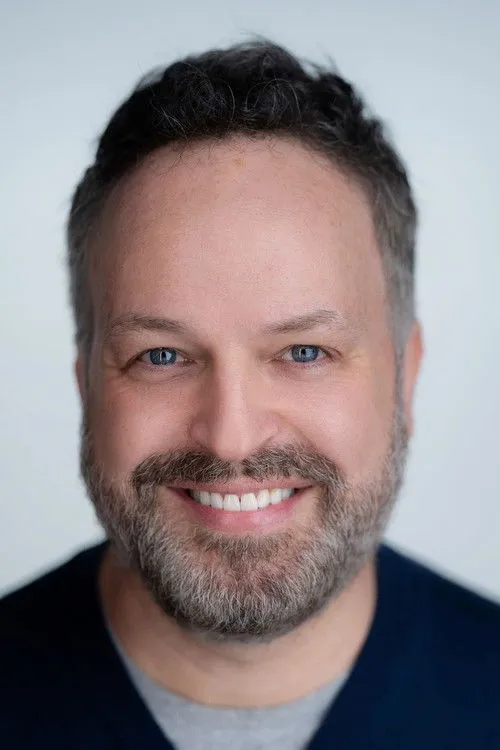 Thomas Poarch interpretando a Marty