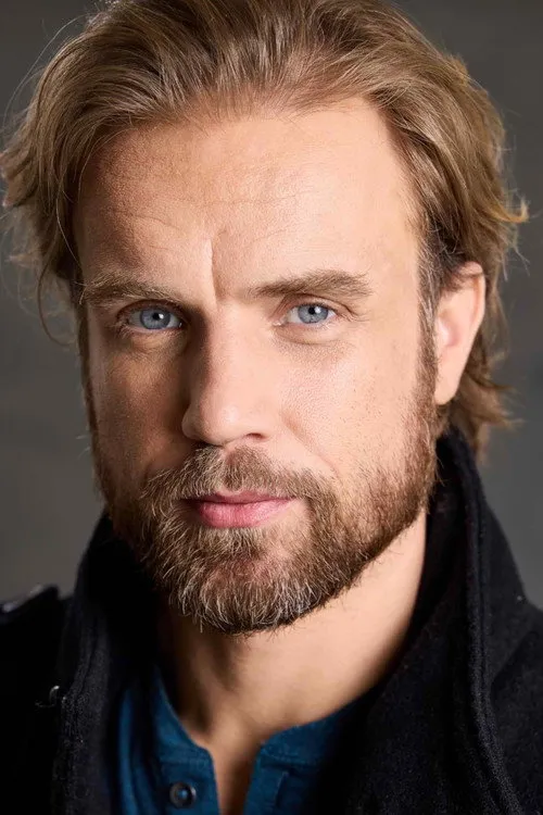 Ari Welkom ha trabajado con Thor Knai en 1 ocasiones