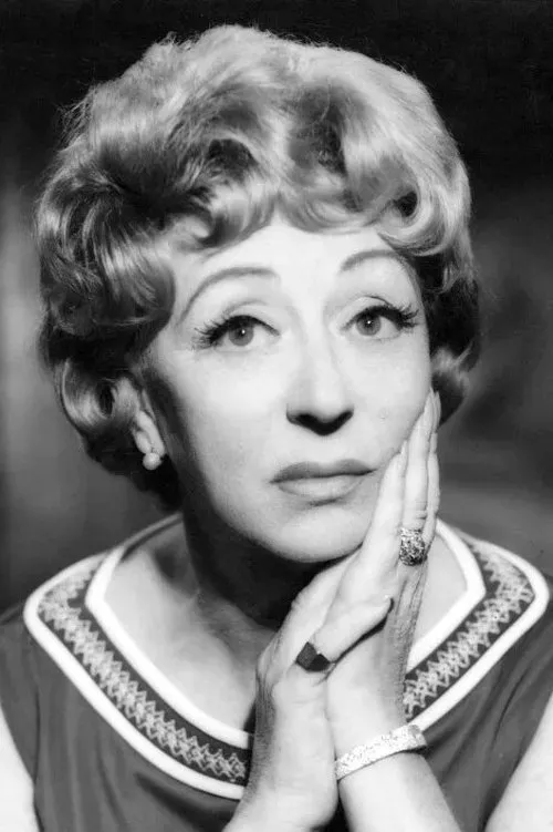 Thora Hird interpretando a 